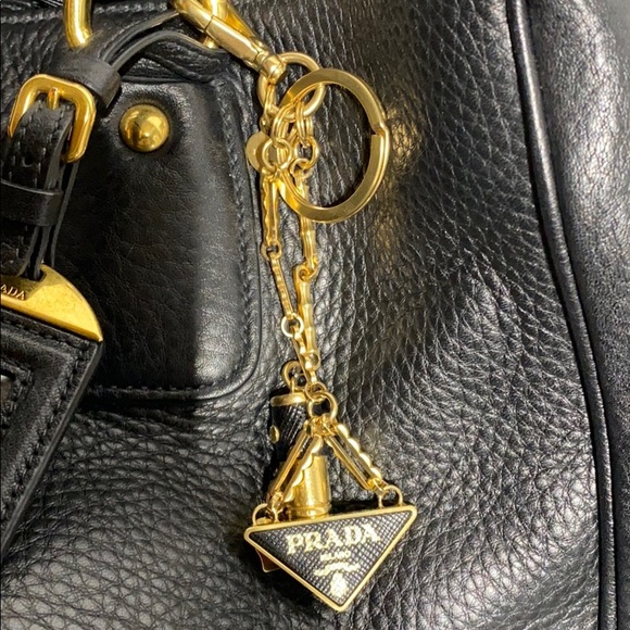 Prada 
Black Vitello Daino Leather Tote Bag - Picture 4 of 14